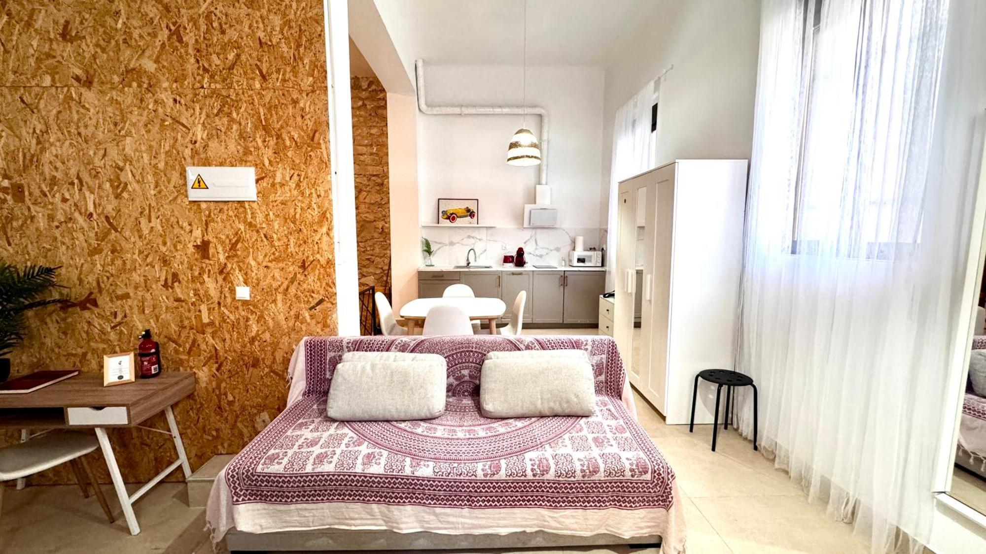 Soho Boho Apartments - With Sunny Rooftop Terrace And Fiber Optic Internet — Photos 2