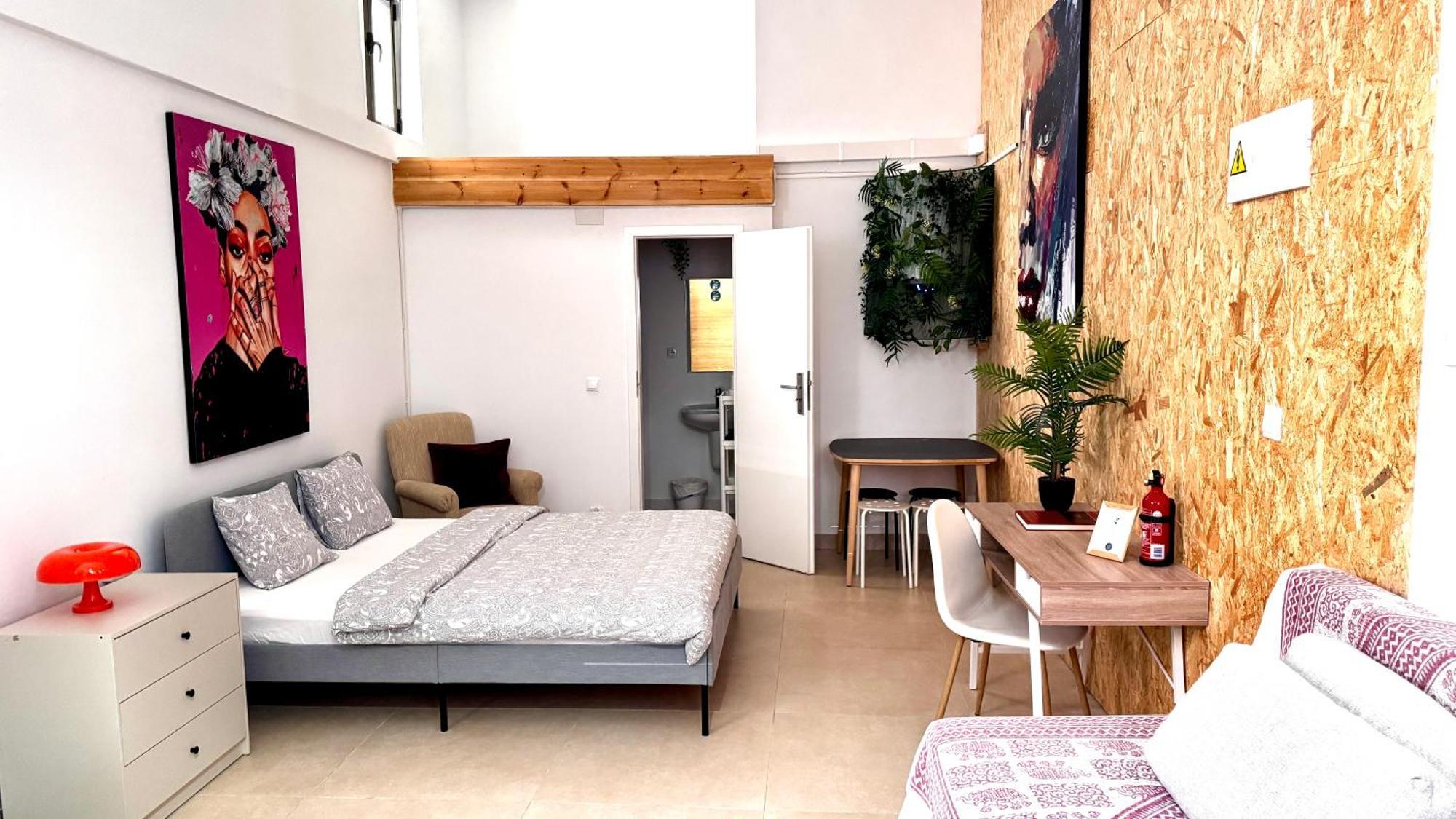 Soho Boho Apartments - With Sunny Rooftop Terrace And Fiber Optic Internet — Photos 3