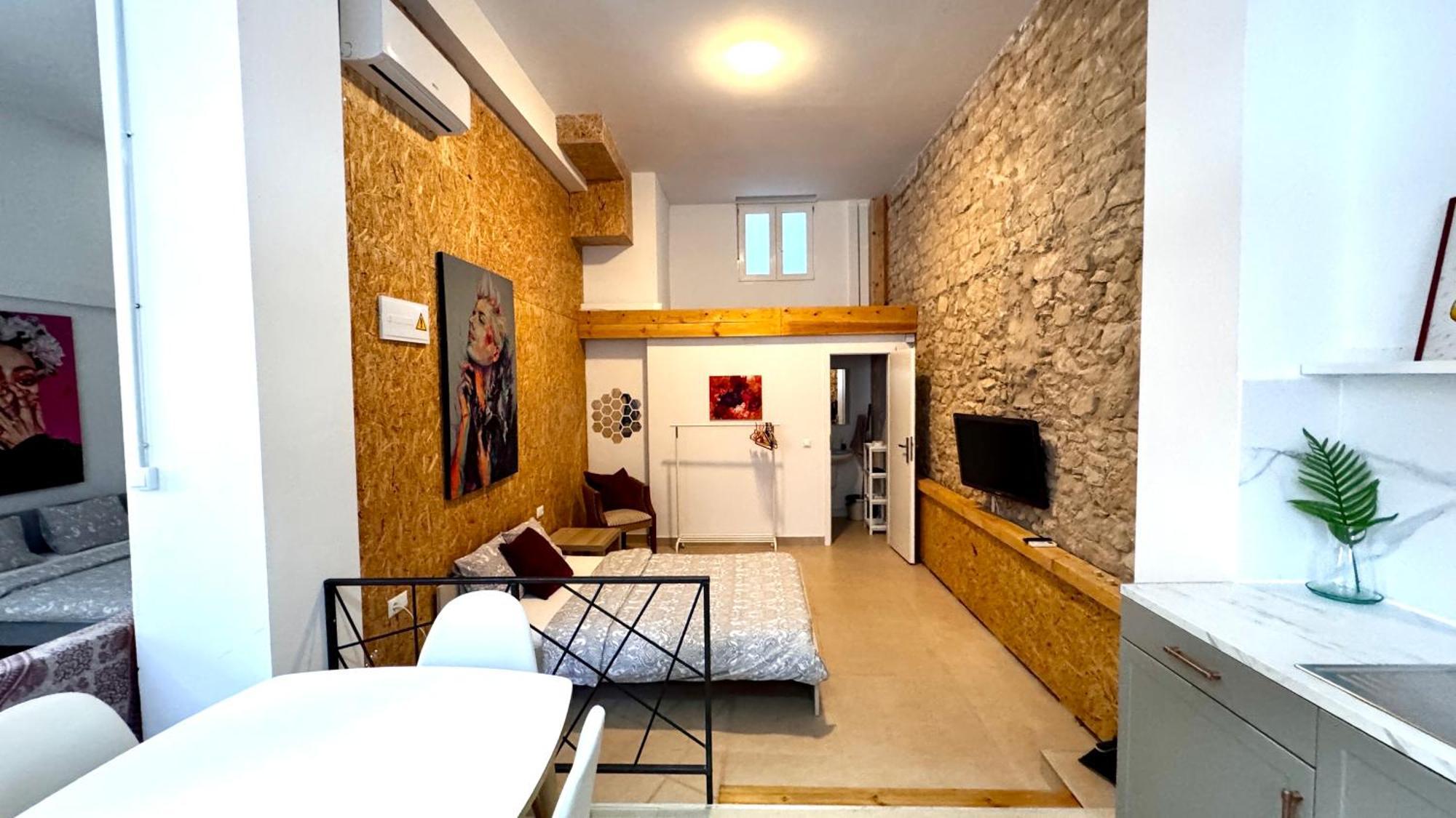 Soho Boho Apartments - With Sunny Rooftop Terrace And Fiber Optic Internet — Photos 1
